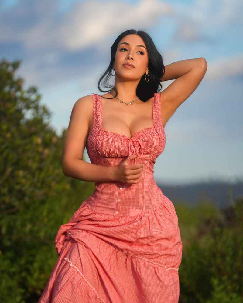 Skylar - curvy