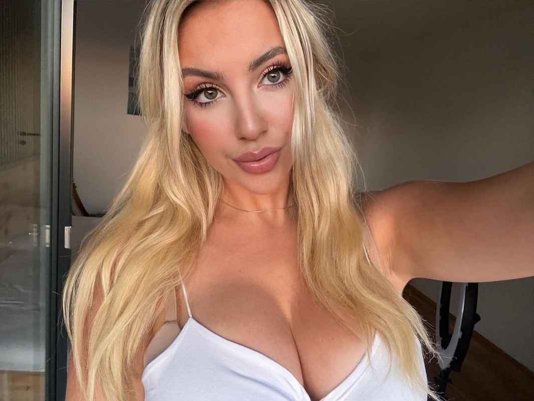 Doreen - brunette
