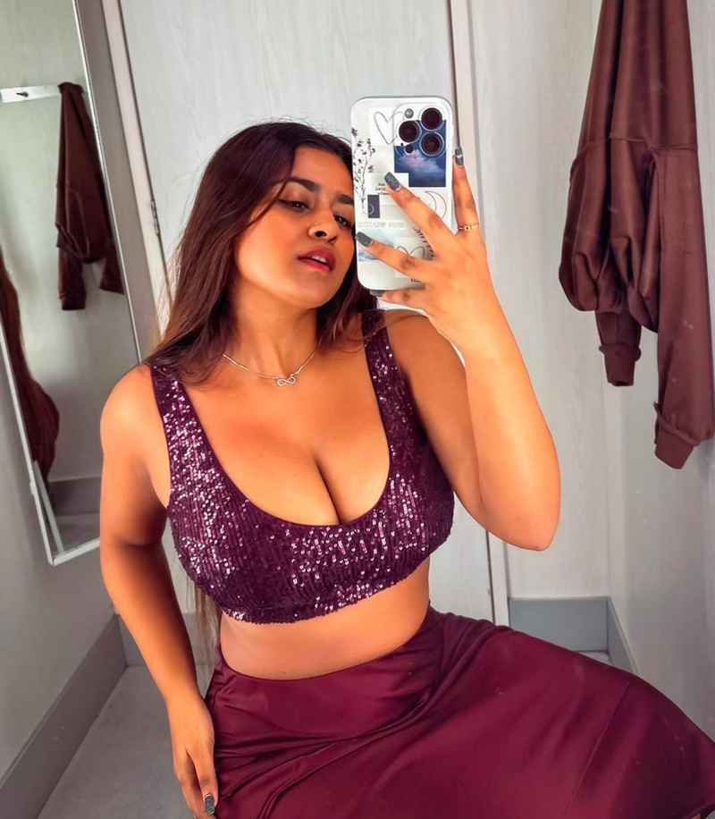 Alix - curvy
