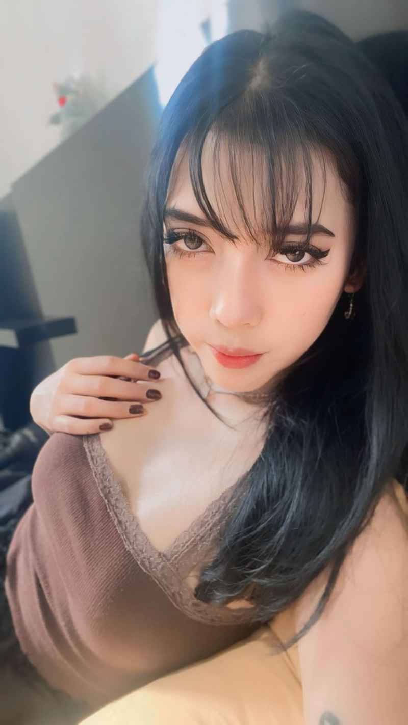Violette - local girl