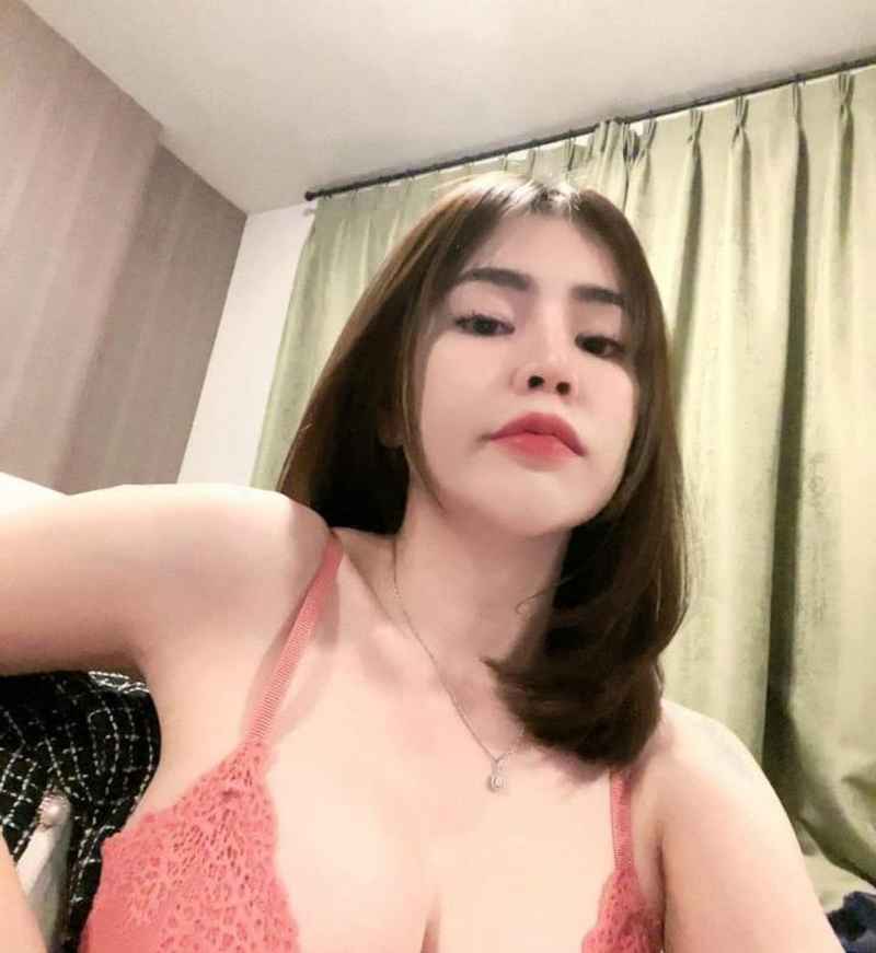 Naomi - independent companion