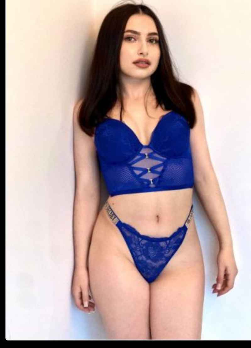 Chloe - open minded