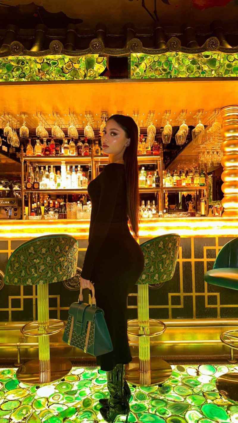 Nicole - petite