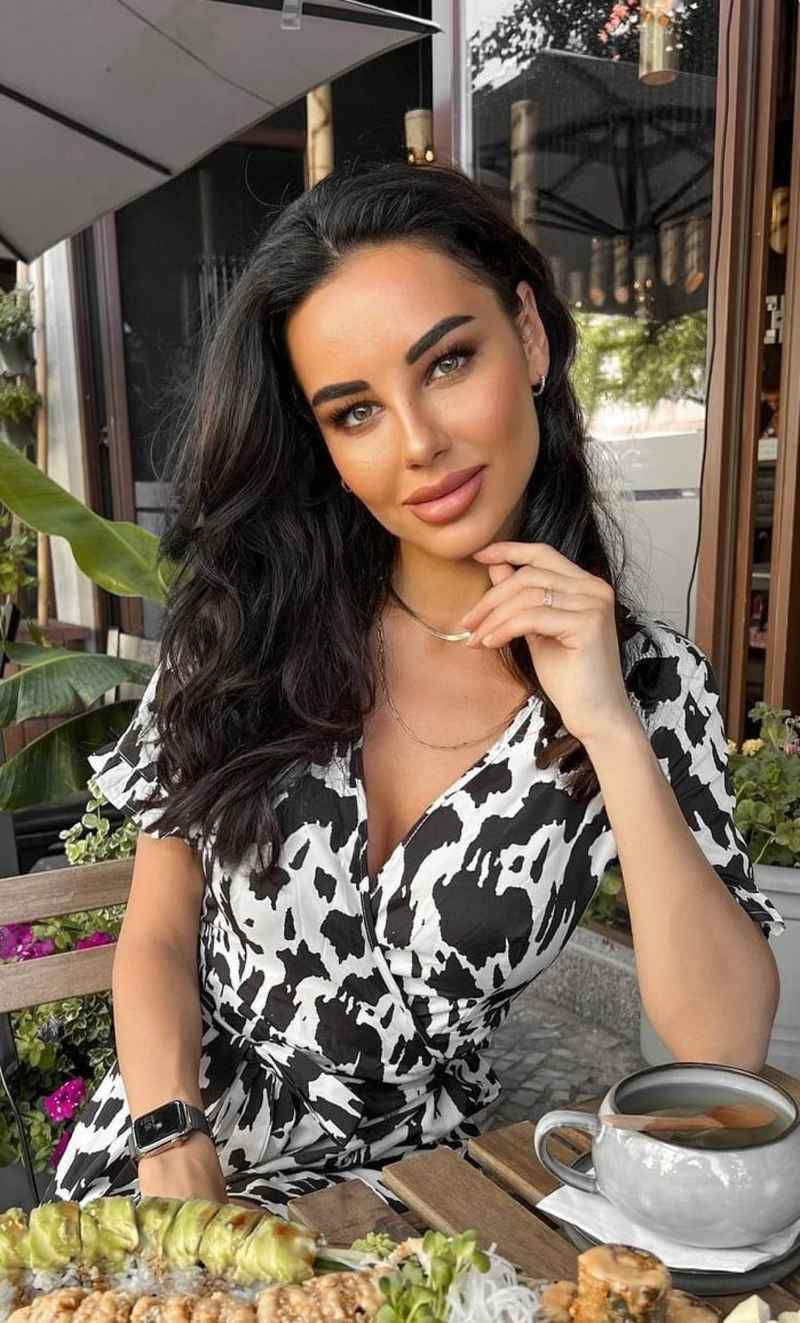 Jazlyn - curvy