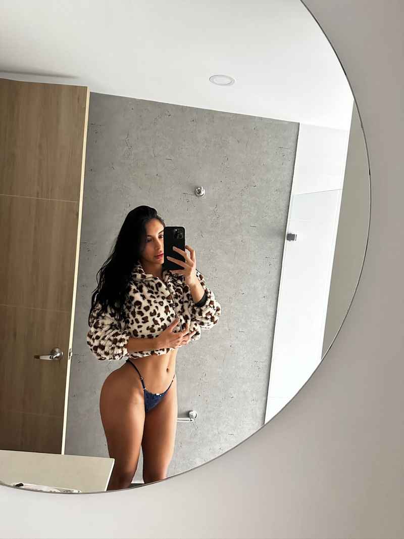 Veronique - open minded