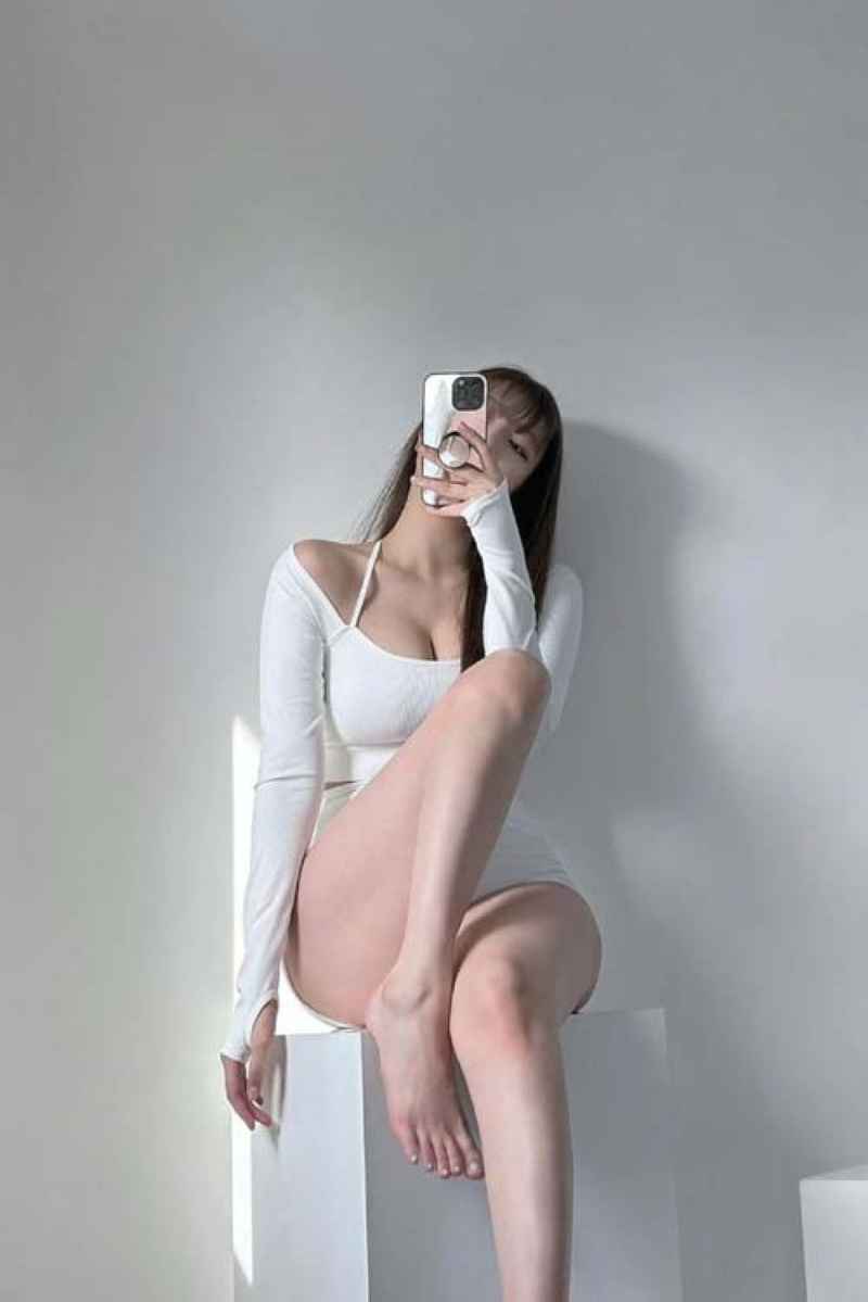 Rosalie - independent companion