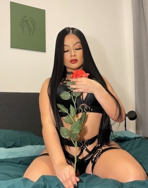 Eloise - mature companion