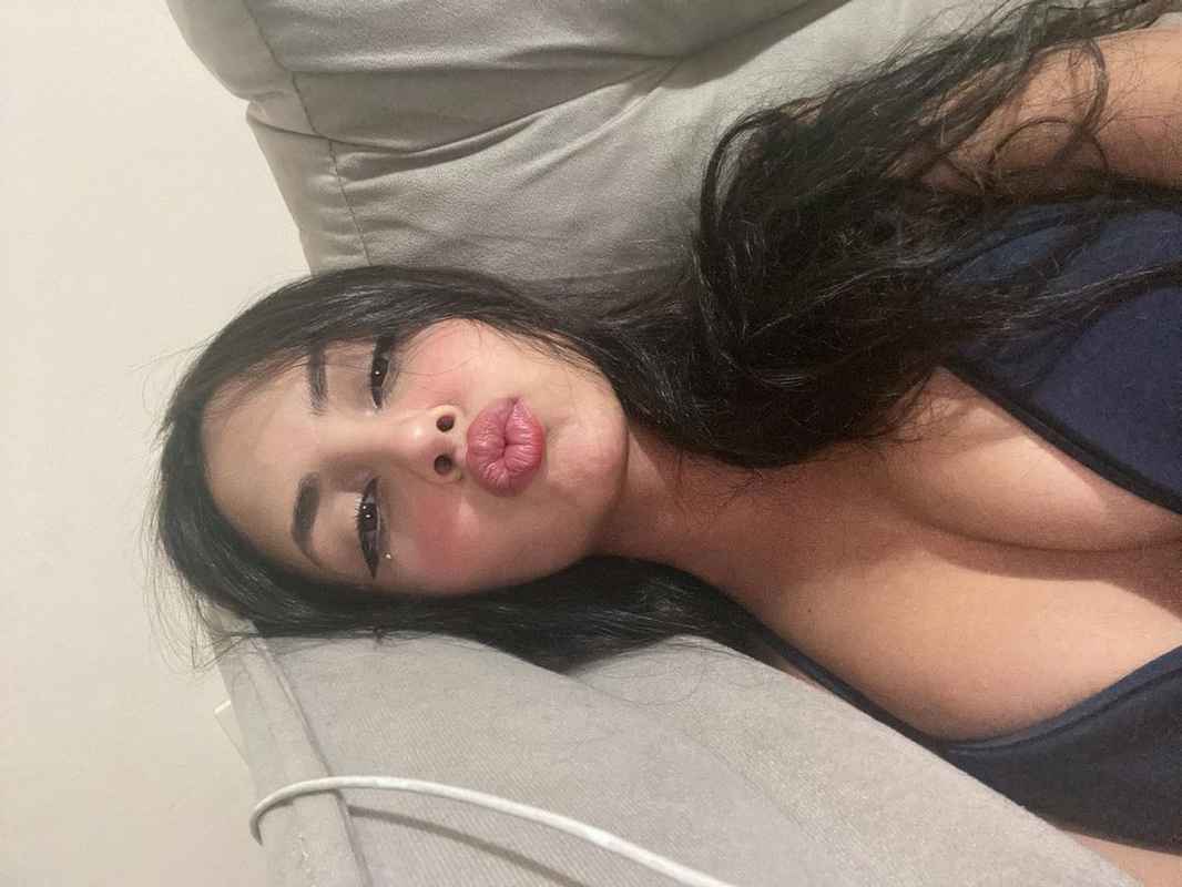 Mary - brunette