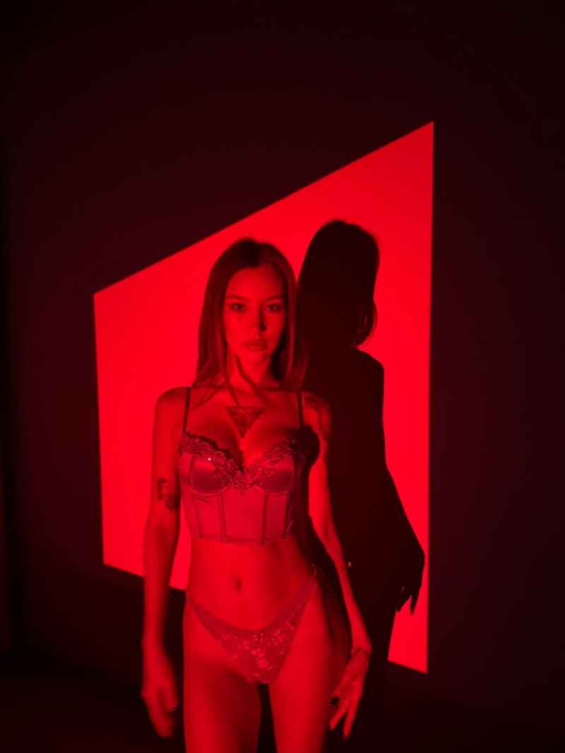 April - curvy