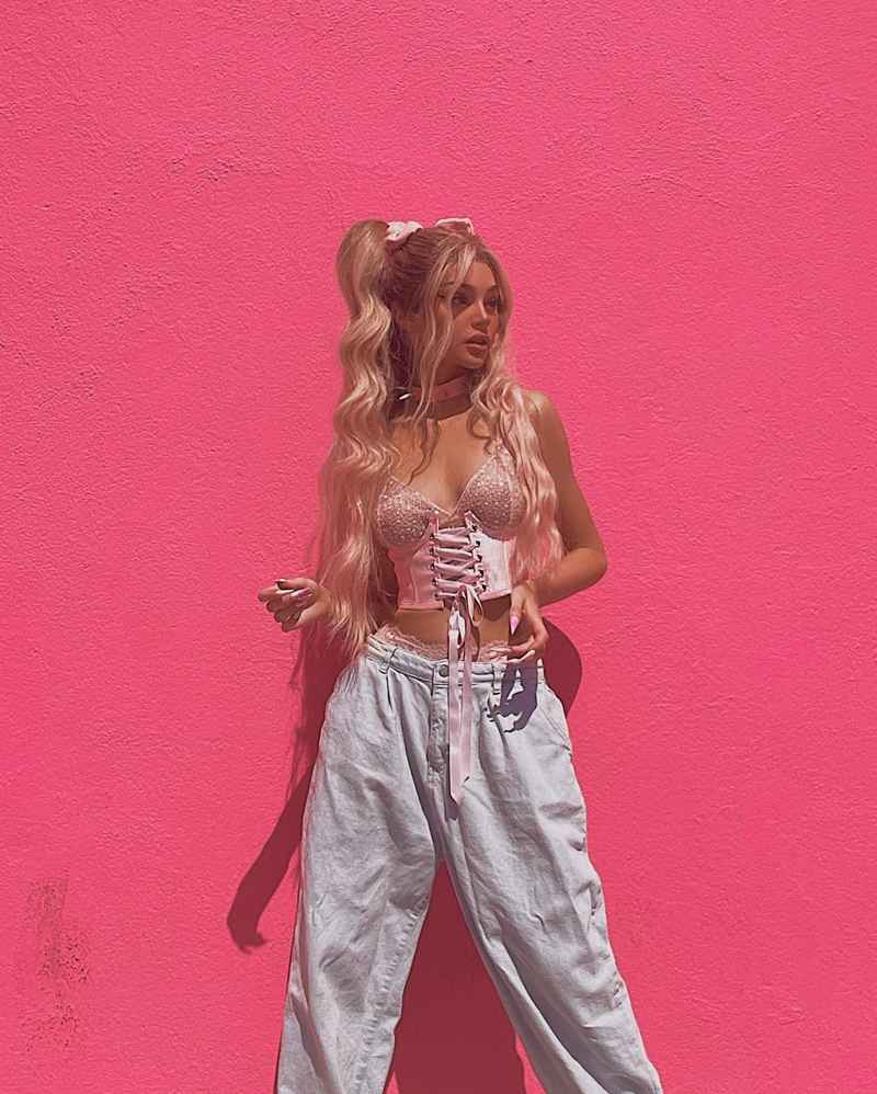 Elaine - brunette