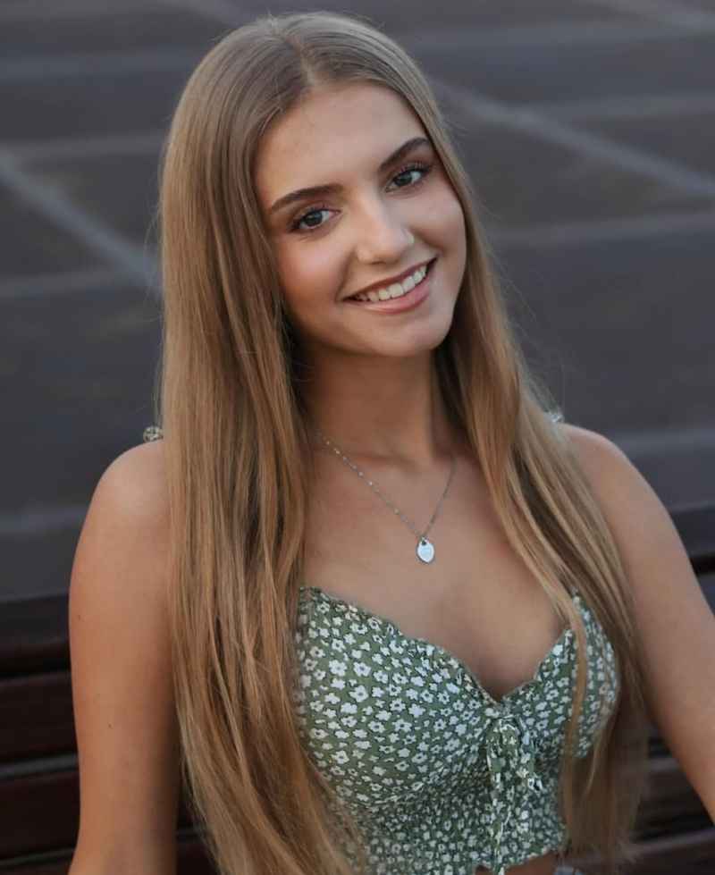 Lauren - party girl