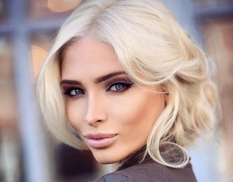 Julie - blonde