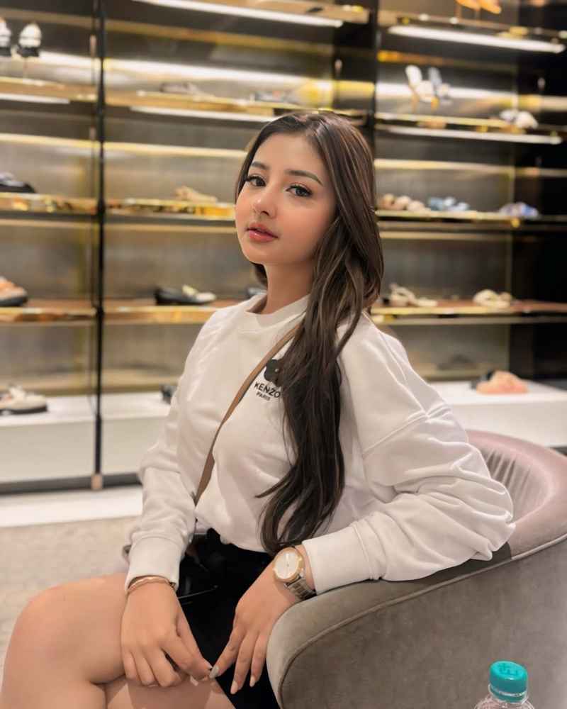 Odette - brunette