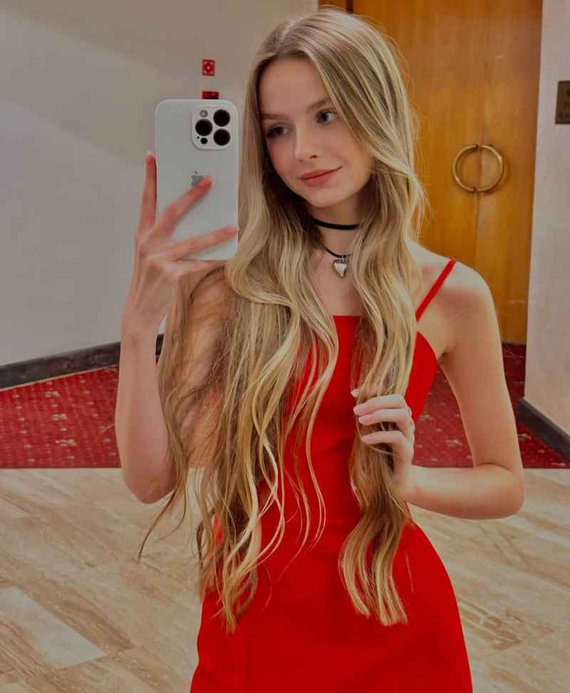 Zoe - mature companion