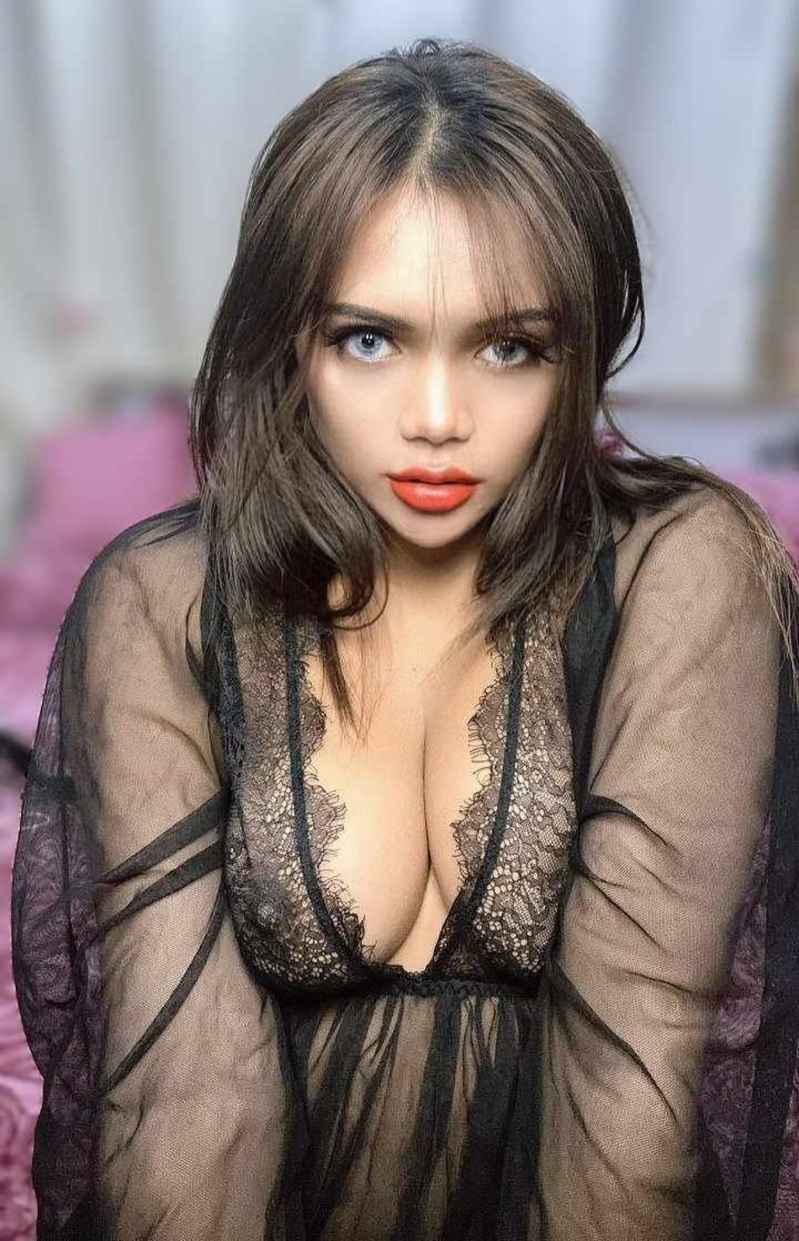 Eva - open minded
