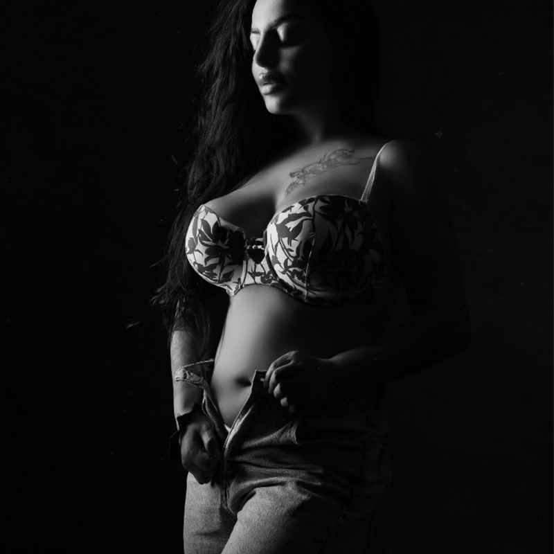 Linda - mature companion