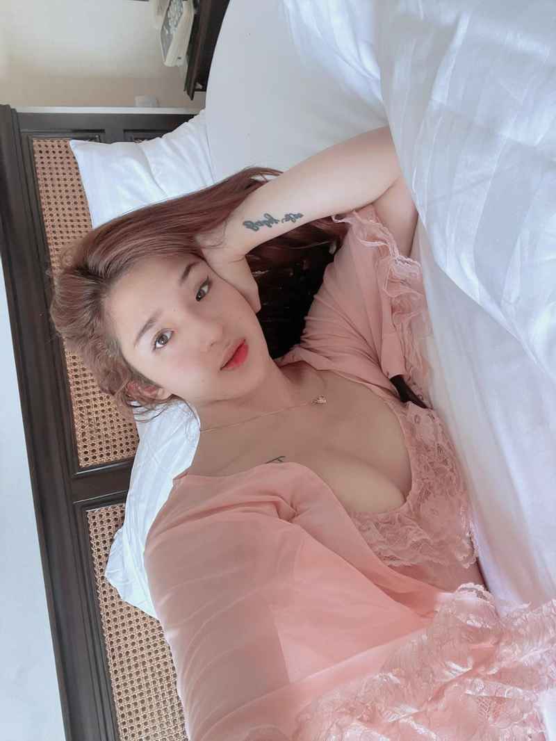 Delphine - local girl