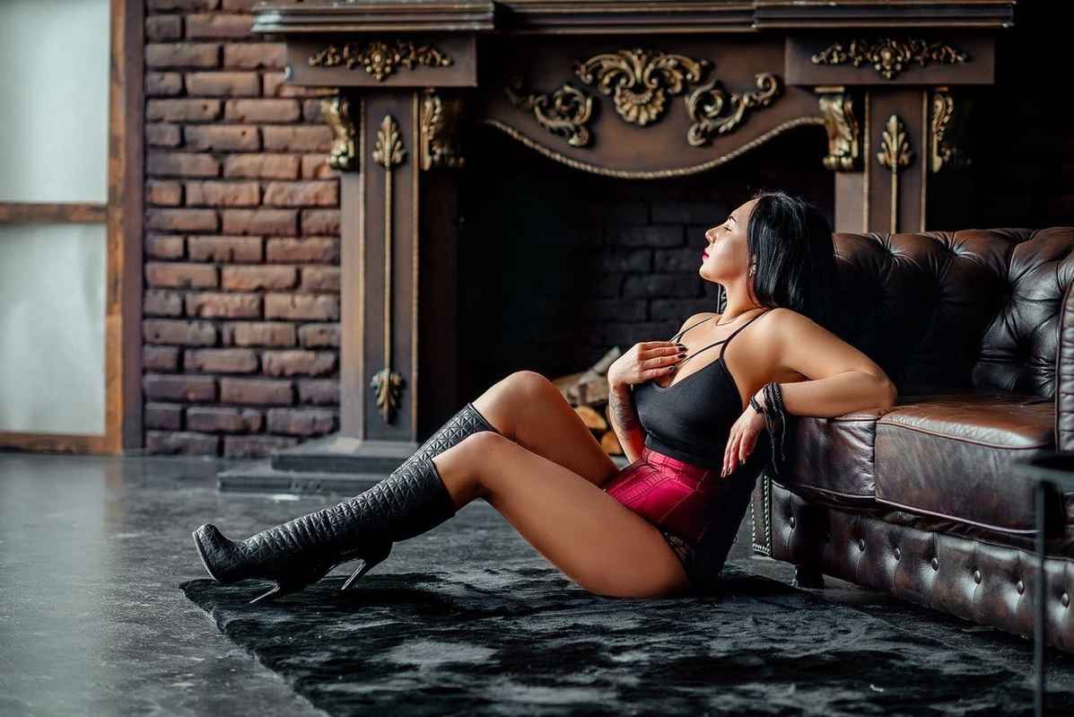 Veronique - brunette