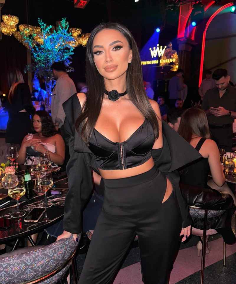Fleur - outcall available