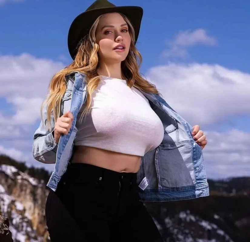 Holly - curvy