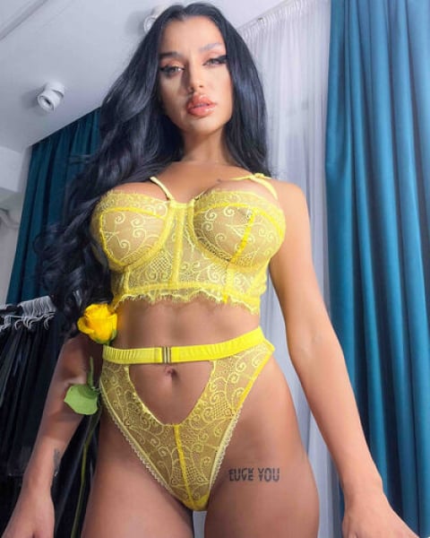 Bella - outcall available
