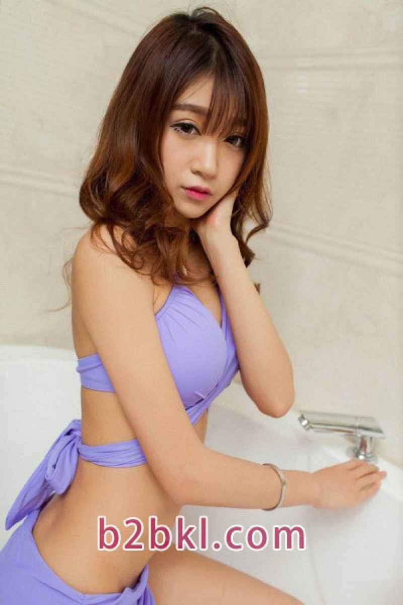 Nancy - curvy