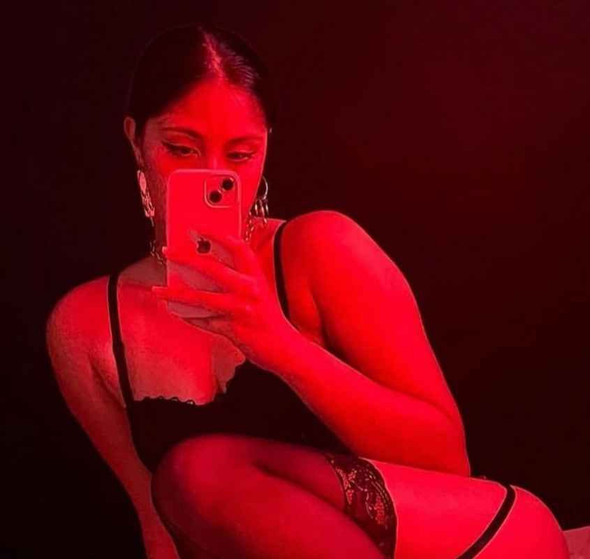 Nicole - independent companion