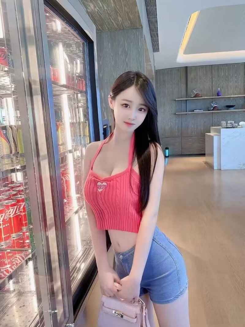 Rebecca - curvy
