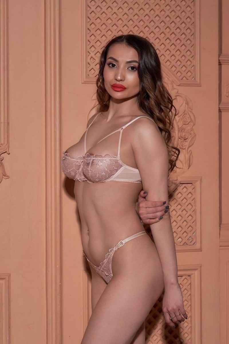 Christina - curvy