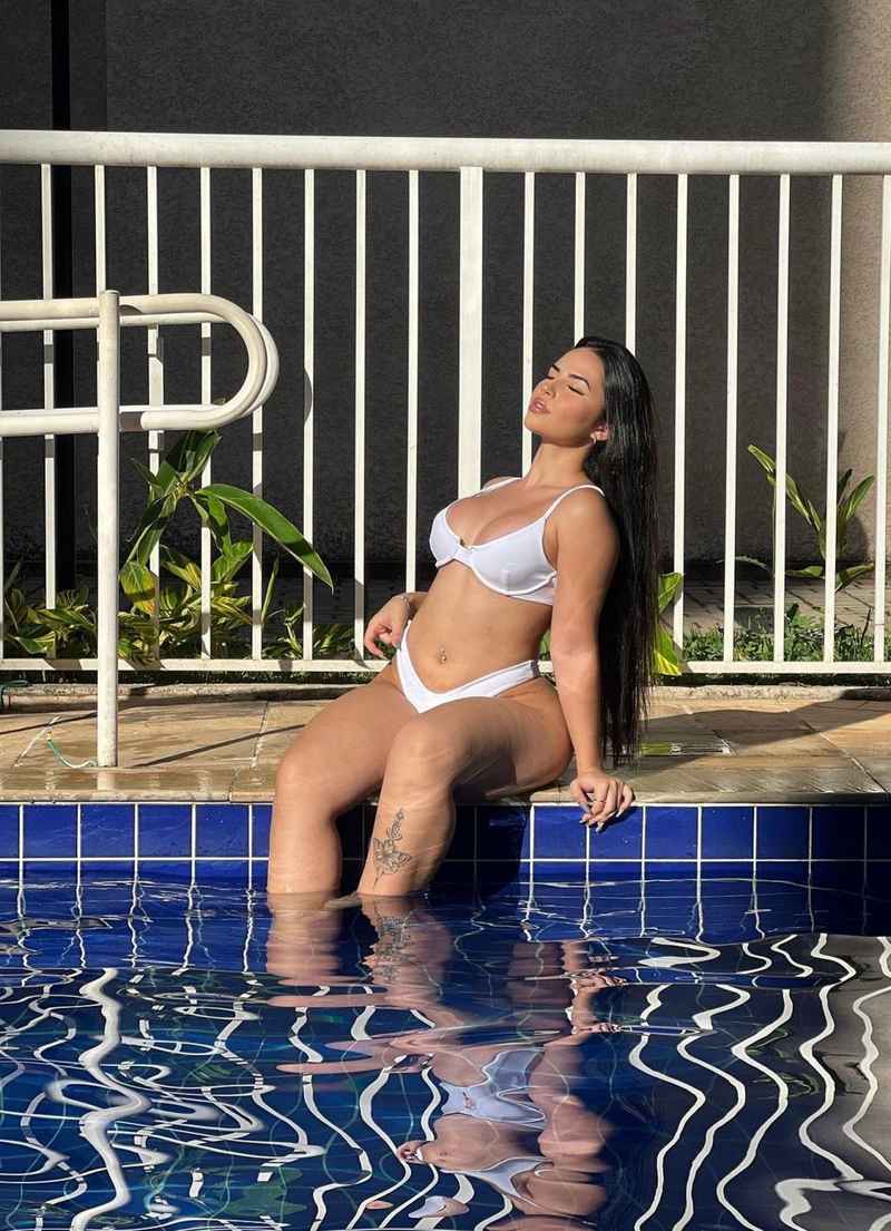 Celeste - brunette