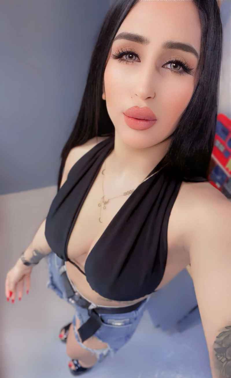 Jazlyn - open minded