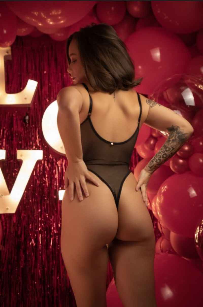 Sarah - mature companion