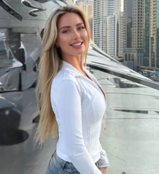 Corinne - curvy