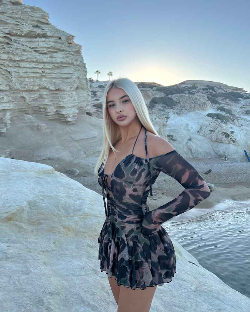 Tina - curvy