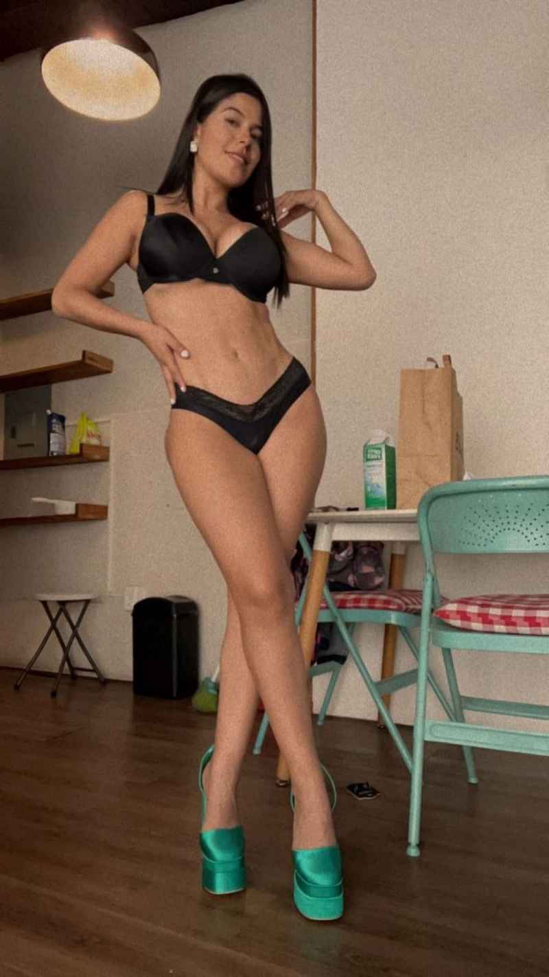 Moira - brunette