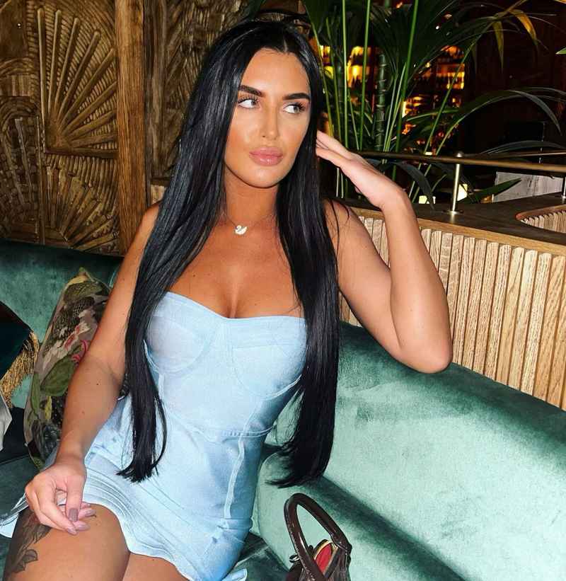 Sarah - curvy