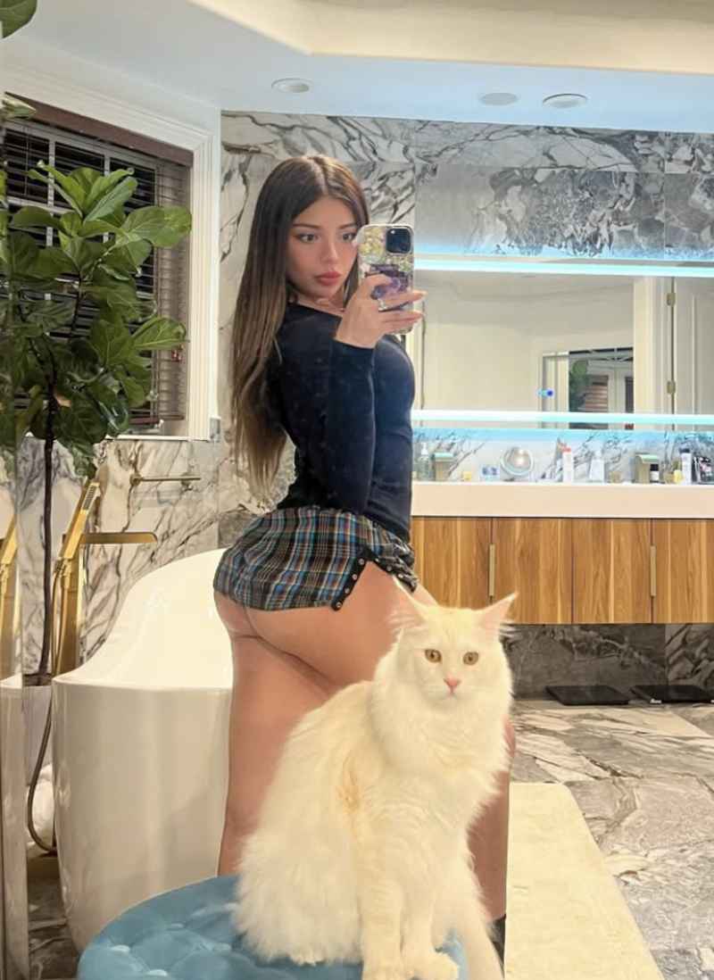 Grace - brunette
