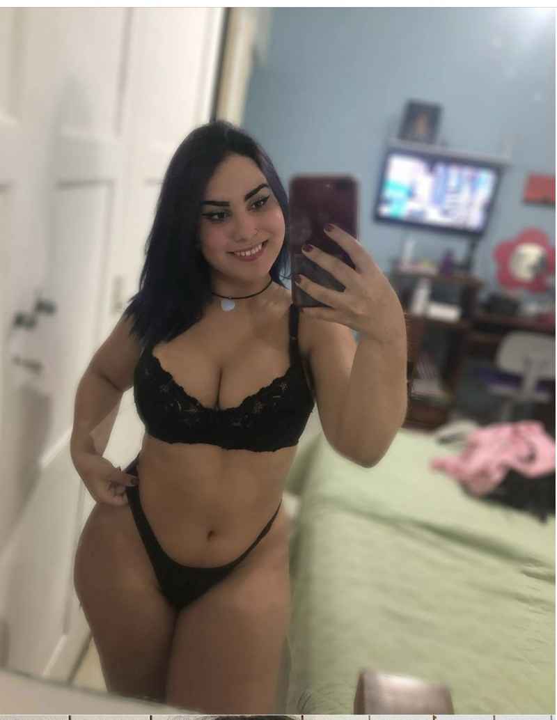 Mia - outcall available