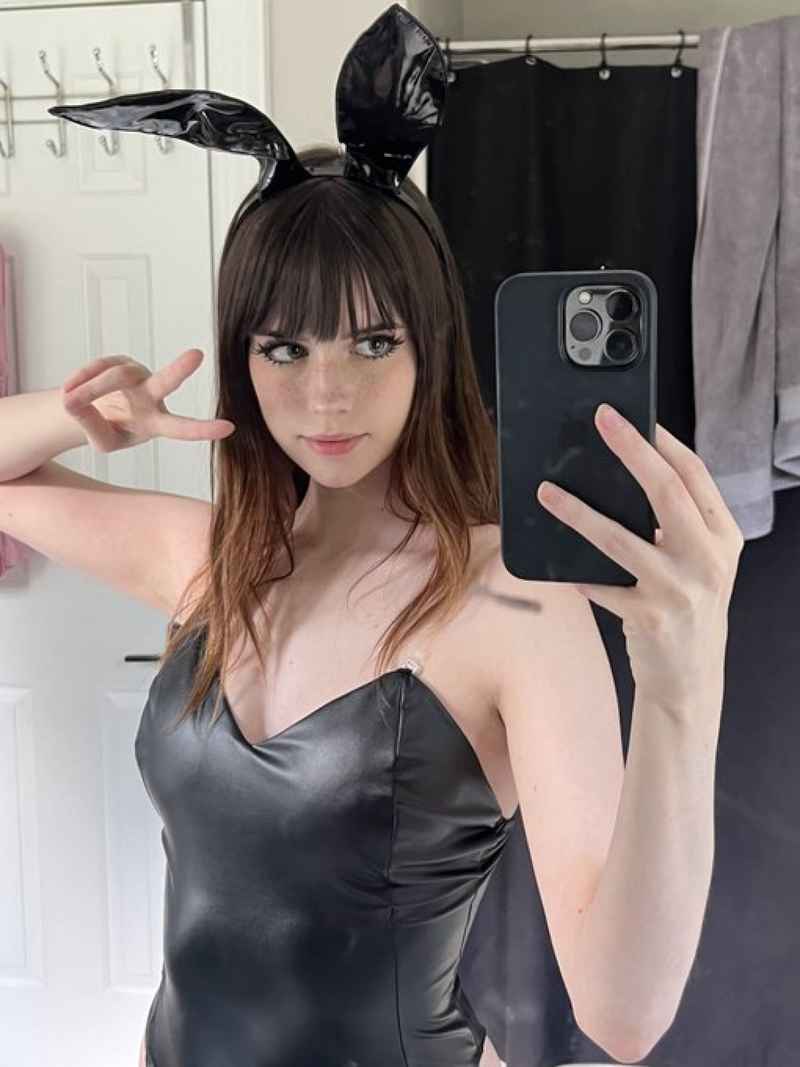 Talia - mature companion