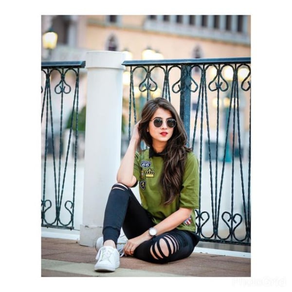 Lorraine - brunette