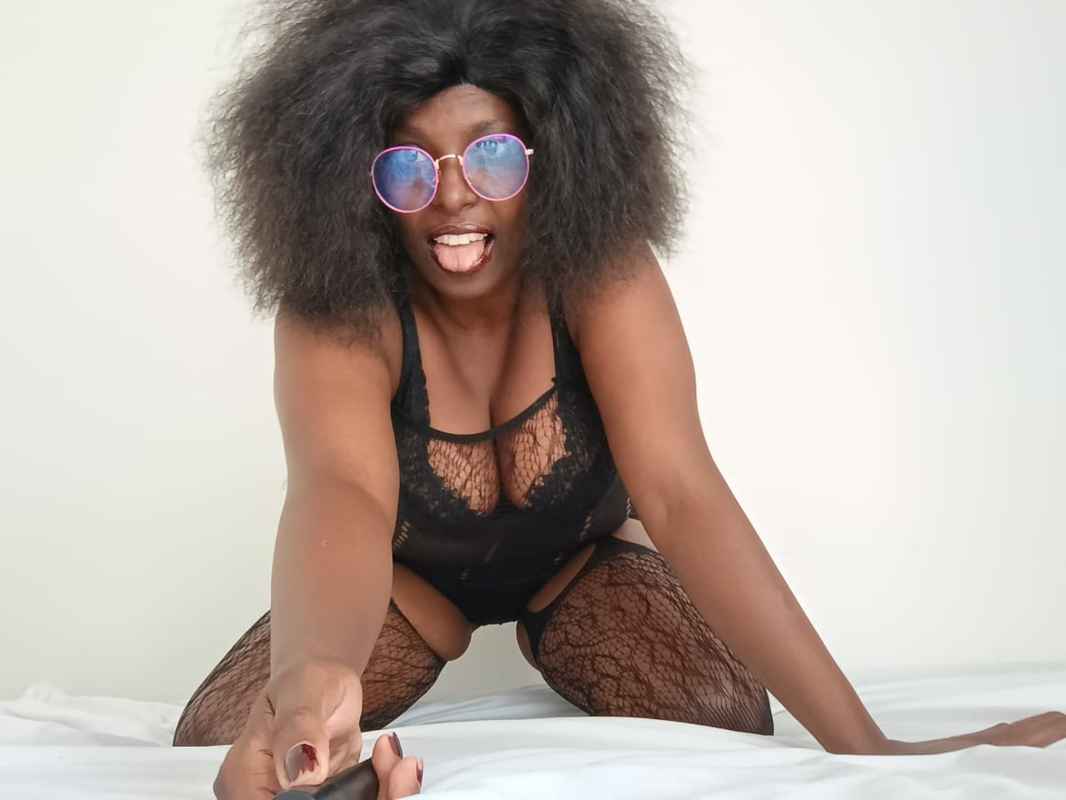 Delphine - independent companion