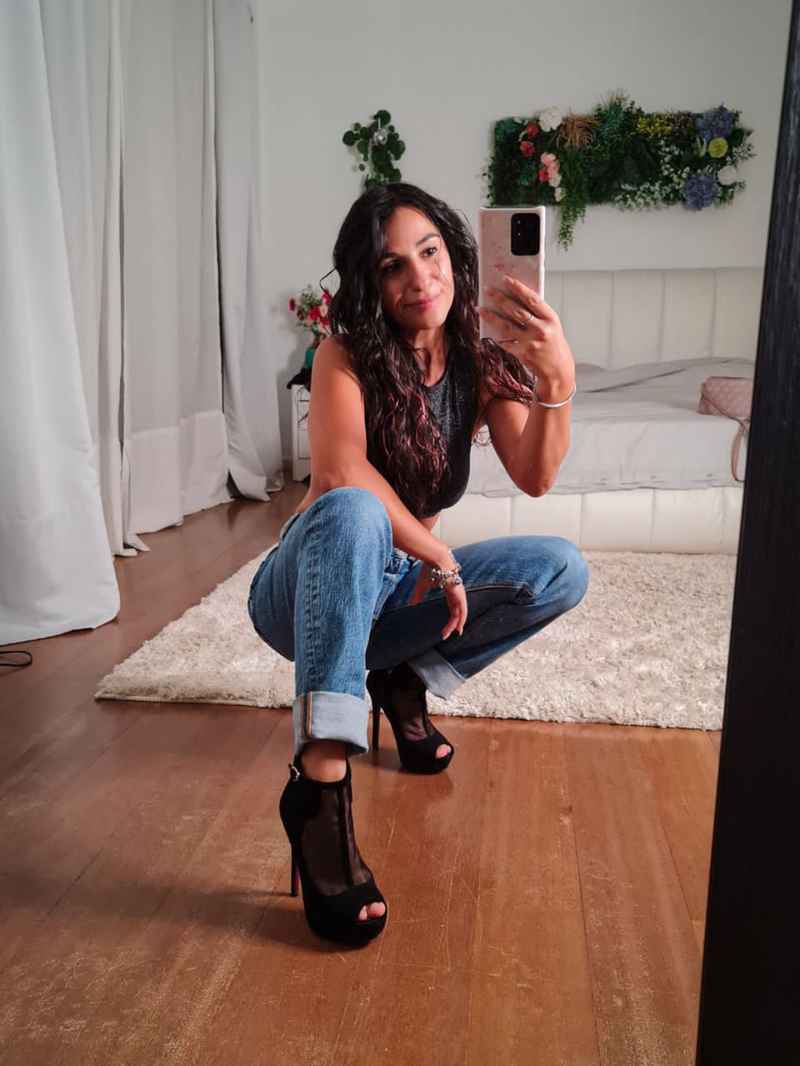 Elizabeth - mature companion