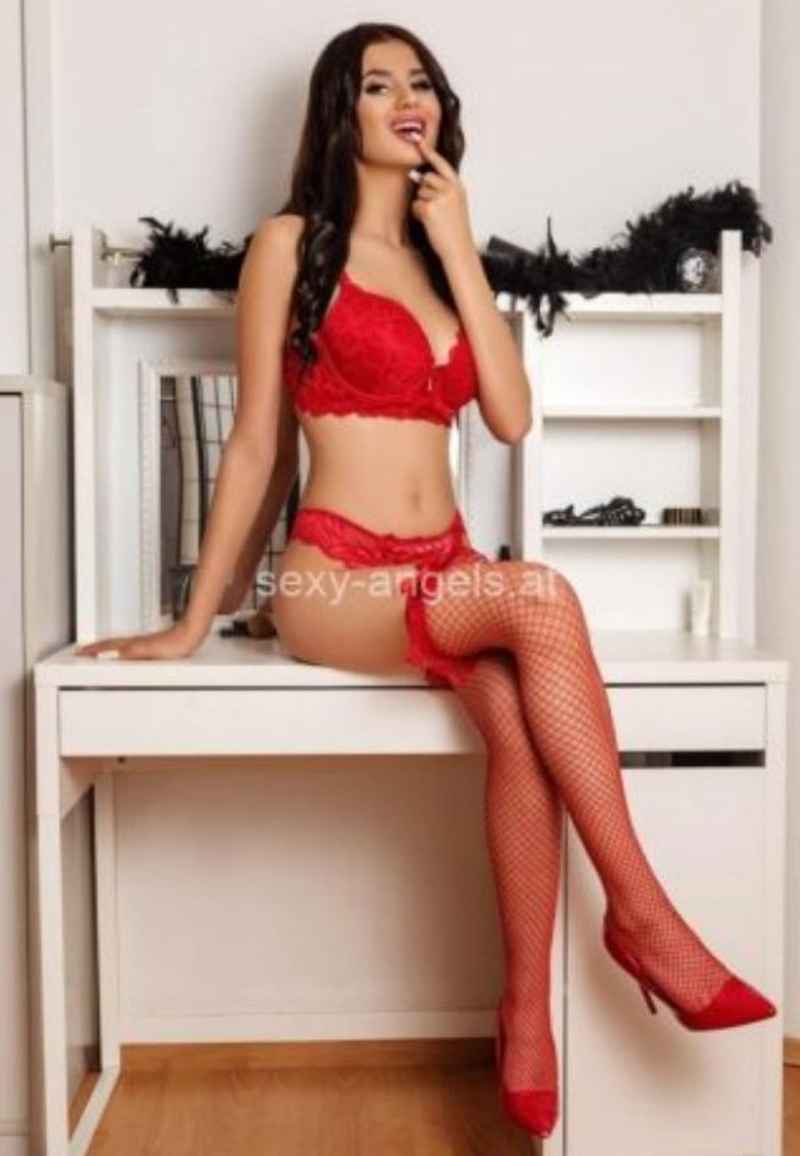 Fiona - outcall available