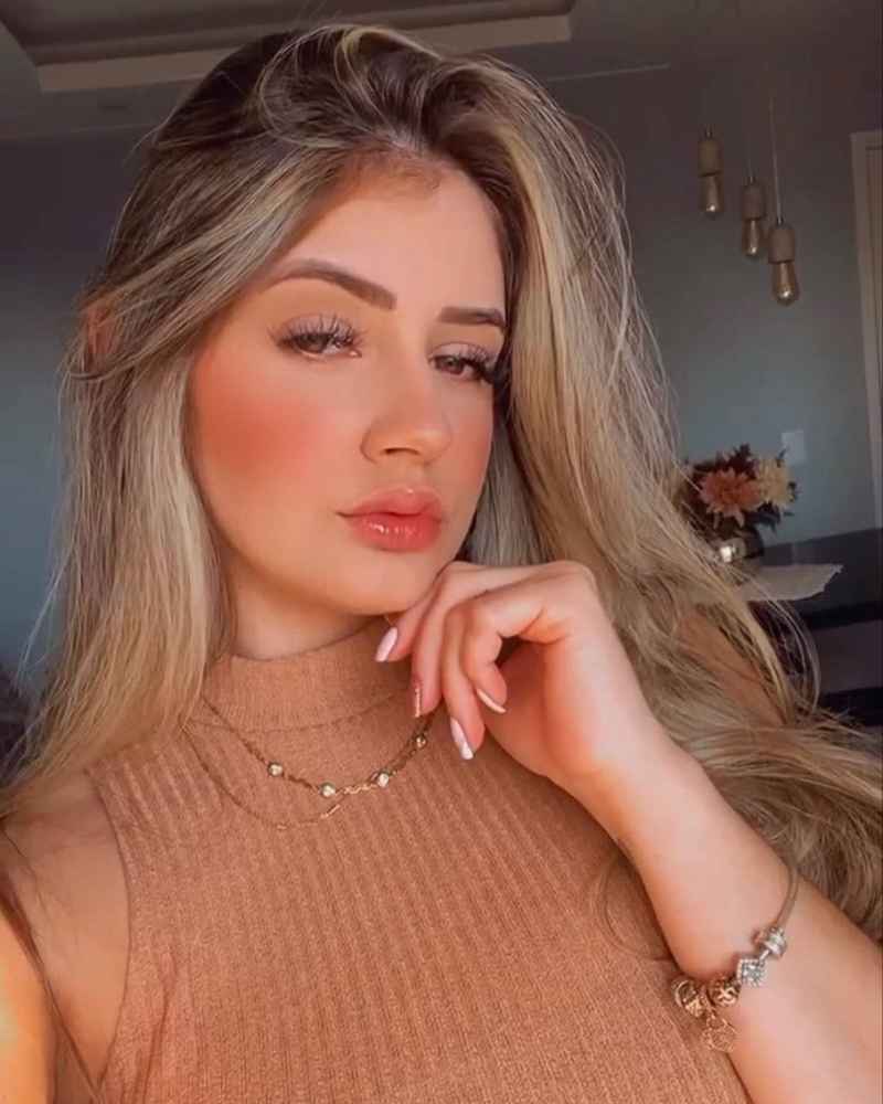 Kerri - curvy