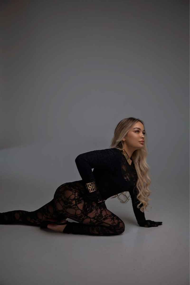Sara - touring