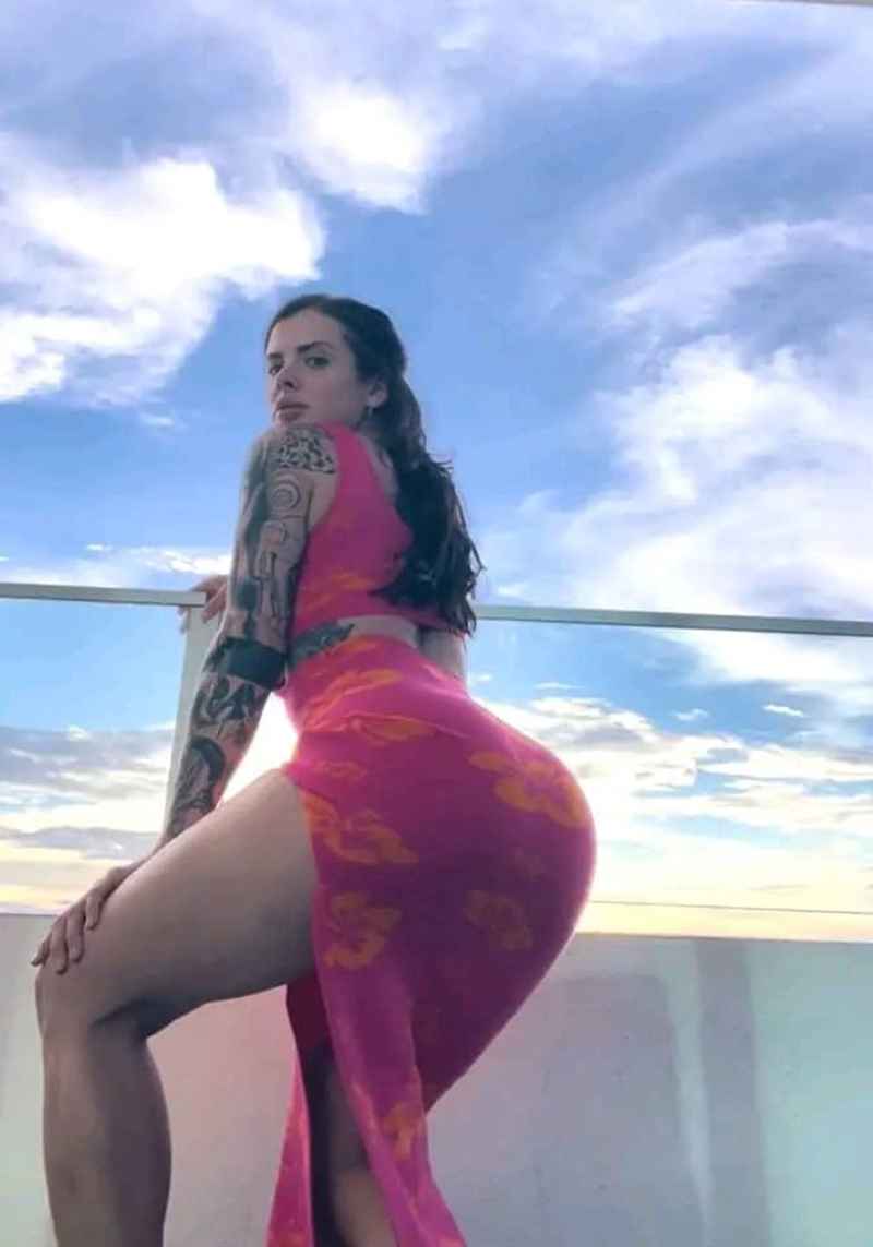 Simone - mature companion