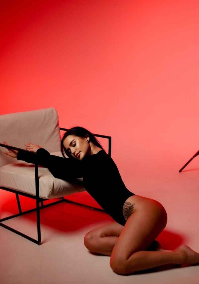 Claire - brunette