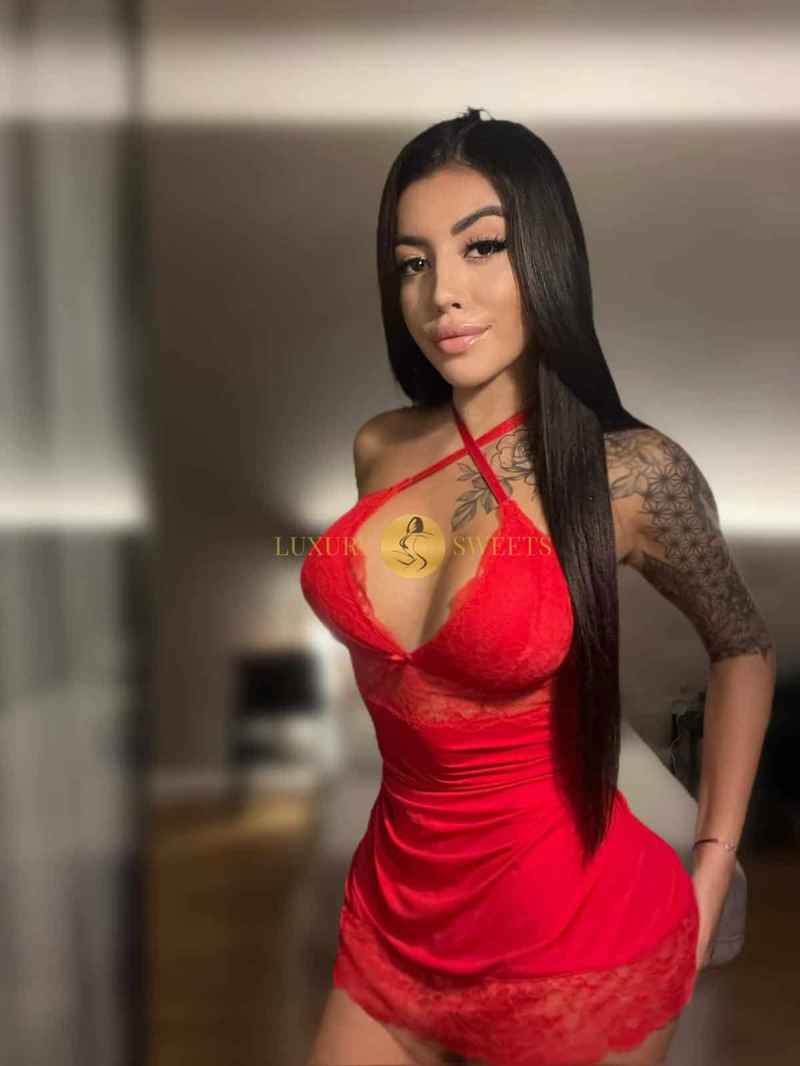 Evelyn - open minded