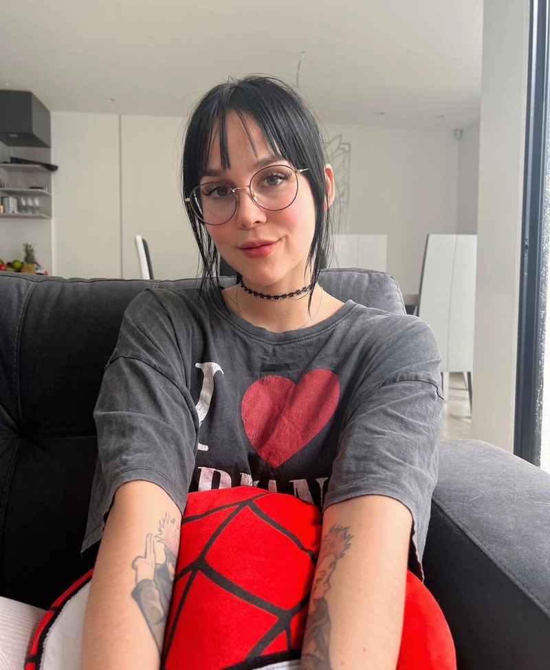 Nadine - brunette