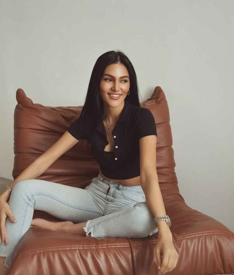 Elizabeth - mature companion